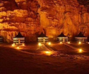 Jordan-Tour-at-night